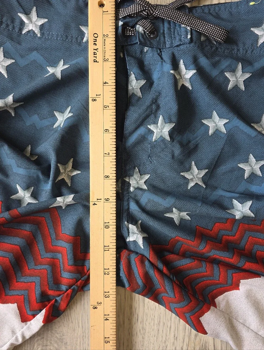 Ocean Current Men’s Size 28 Patriotic Stars Stripes Board Shorts Blue Red White